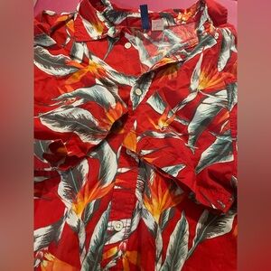 Large men’s beach short sleeve button up.